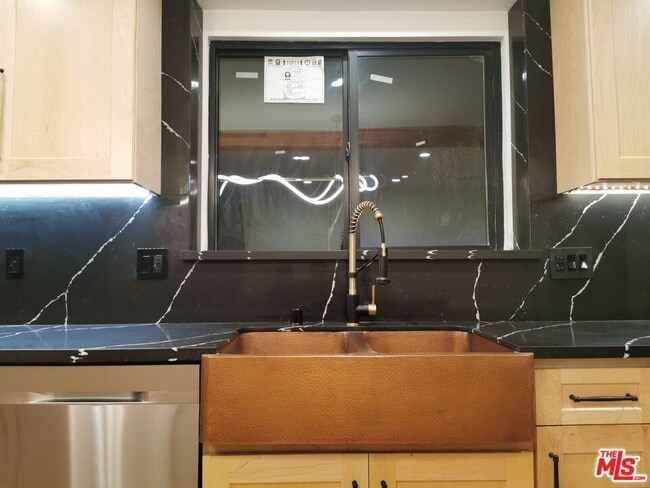 Building Photo - 1920 S Bedford St