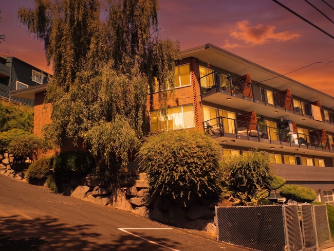 Building Photo - Thorndyke Apartments