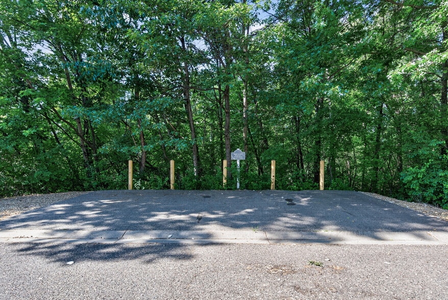 Building Photo - 631 Woodduck Dr