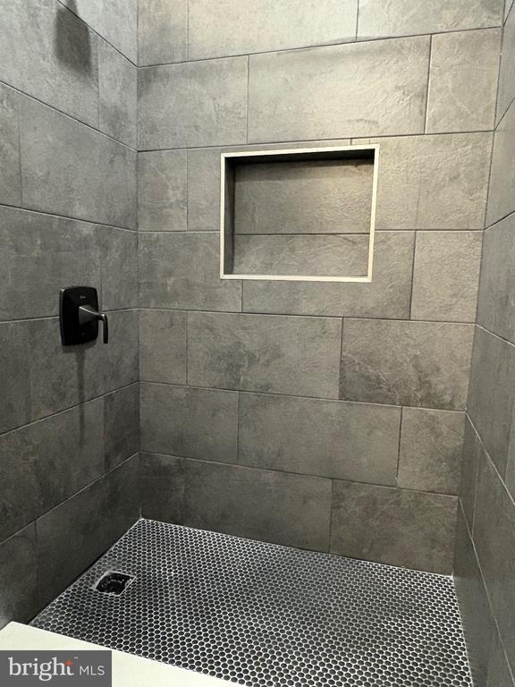 Building Photo - 2840 W Girard Ave