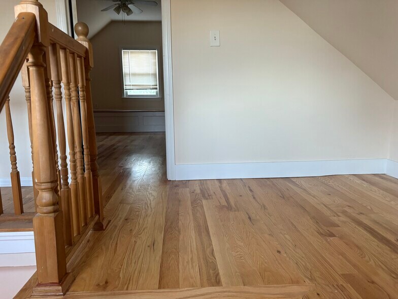 Building Photo - 634 W Broad St