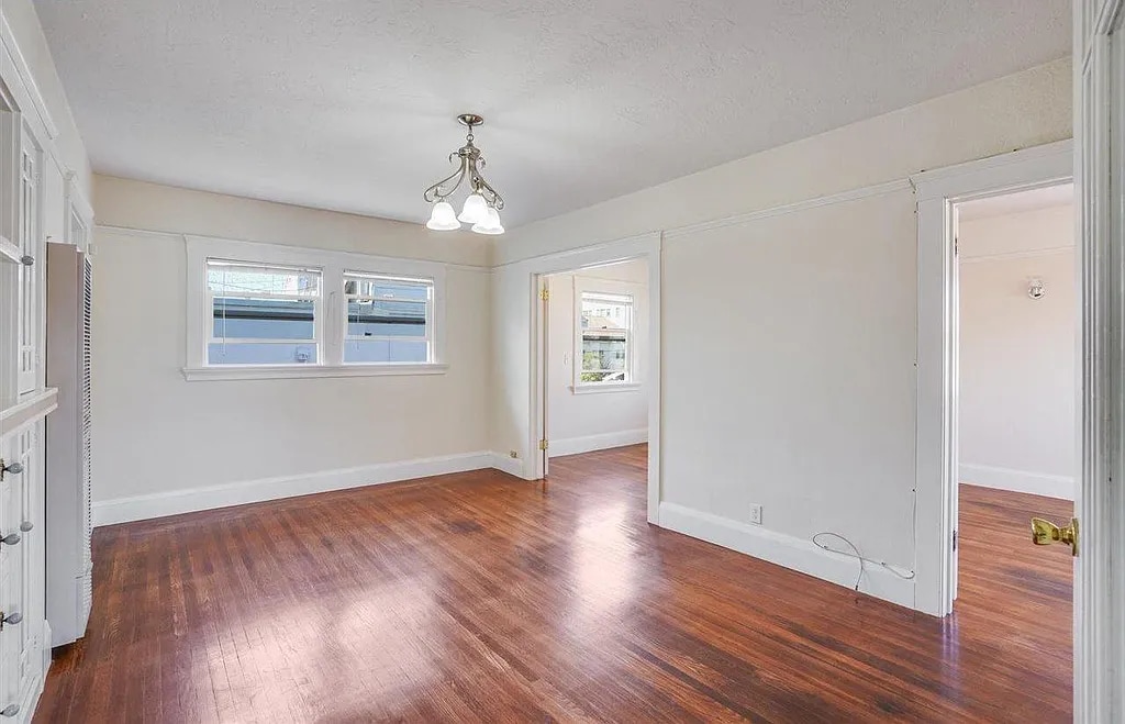 Building Photo - 315 E 15th St