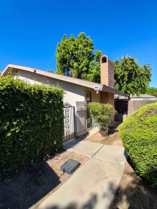 Building Photo - 4597 N Emerson Ave