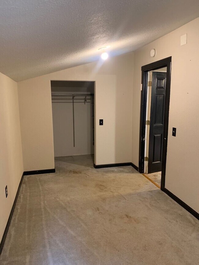 Building Photo - $2,000 - Three Bedrooms, One Full Bath Ren...