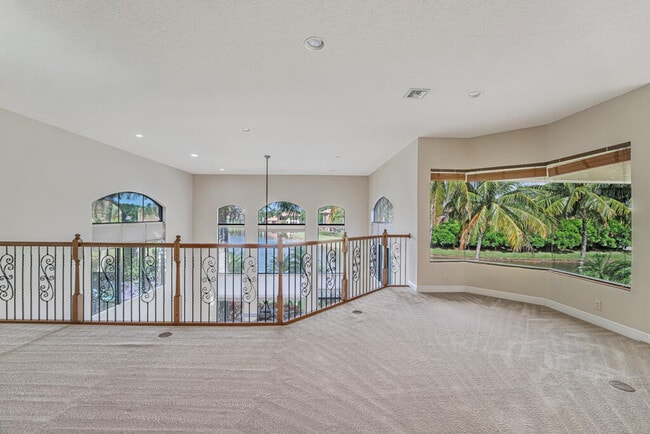 Building Photo - 10513 Versailles Blvd