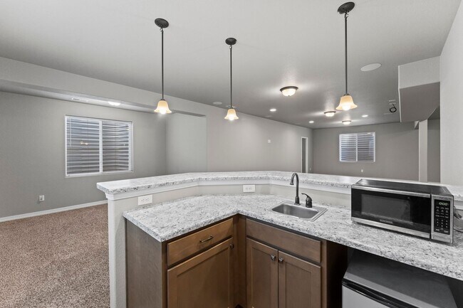 Building Photo - Beautifully Updated 4-Bedroom Home with Op...
