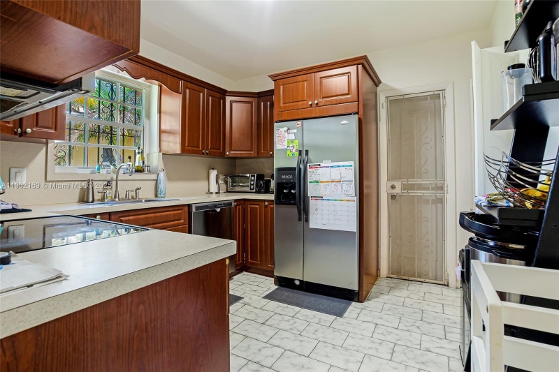 Building Photo - 600 SW 25th Rd