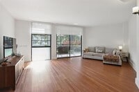 Building Photo - 3101 N Country Club Dr