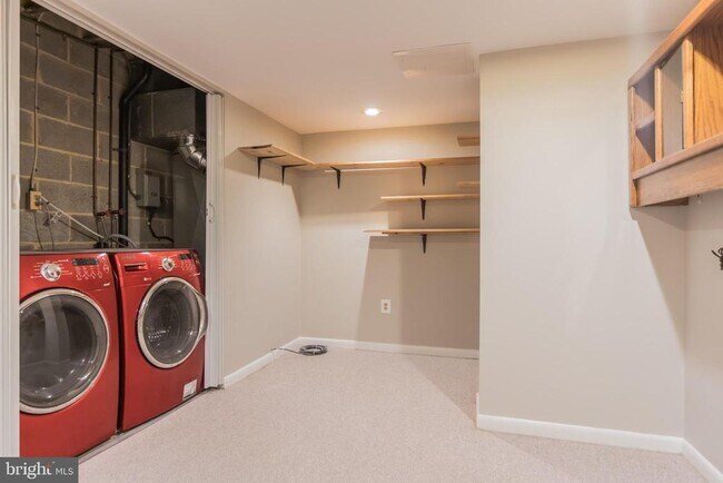 Building Photo - 2054 Forest Hill Ln