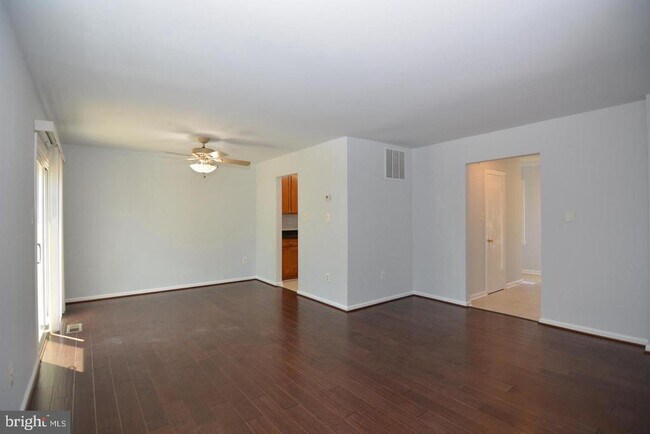 Building Photo - 714 Hurley Ave