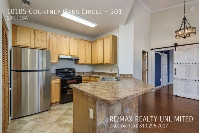 Building Photo - 10105 Courtney Oaks Cir