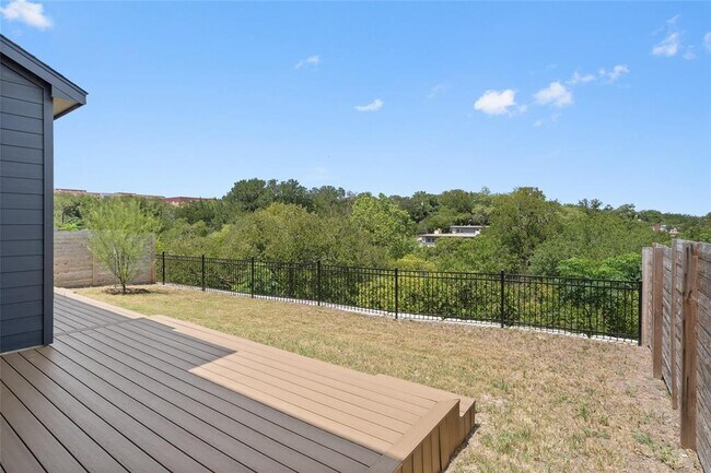 Building Photo - 2720 Bristol Dr