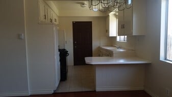 Building Photo - 15418 Larch Ave