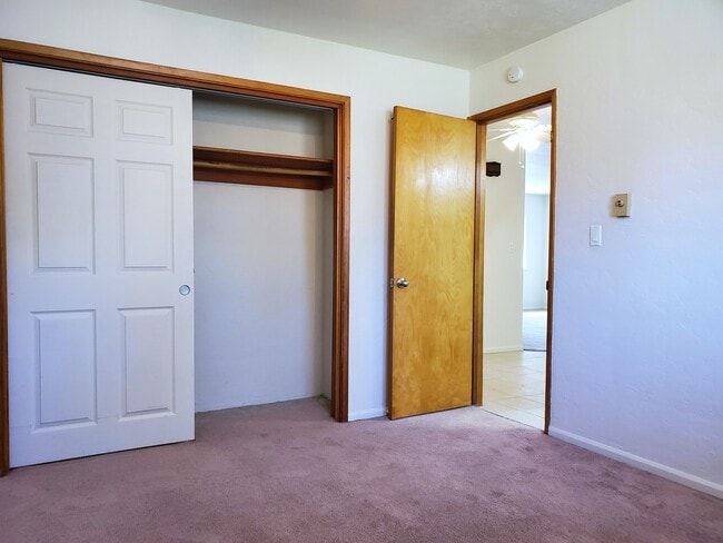 Building Photo - 906 Rd 46