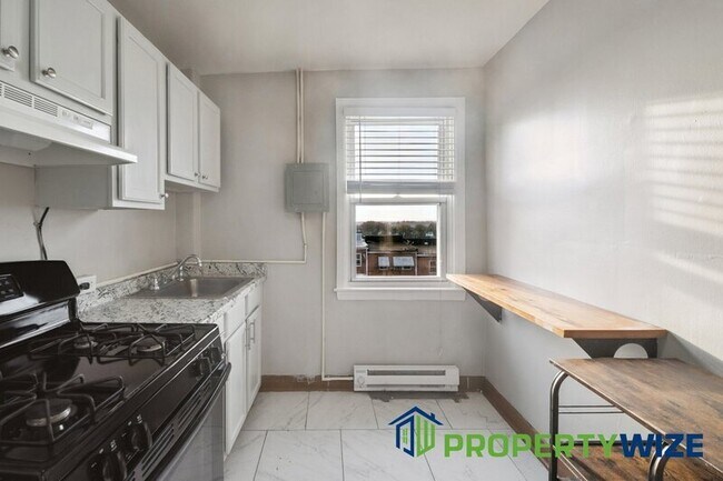 Building Photo - 5961 Benton Heights Ave