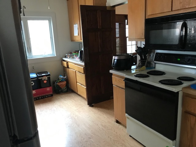 Kitchen - 2226 Kendall Avenue