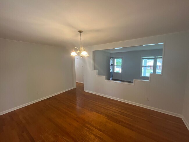 Building Photo - Move-in Ready Home Located in The Four Sea...