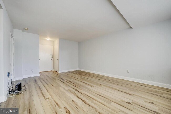 Building Photo - 1121 Arlington Blvd