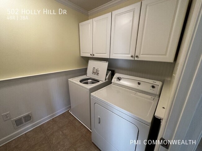 Building Photo - 502 Holly Hill Dr