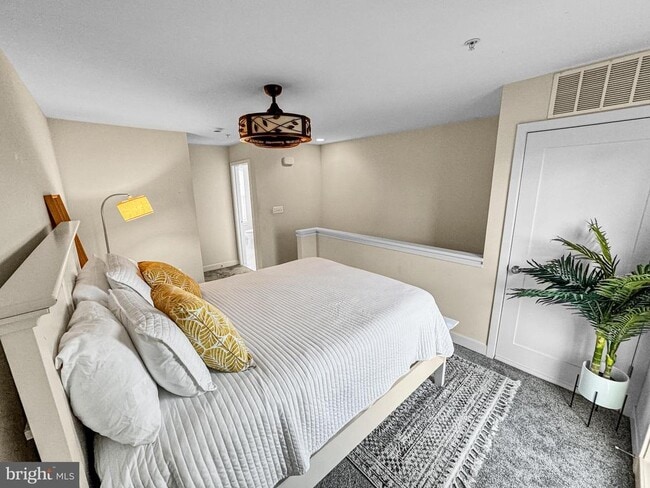 Building Photo - 5610 45th Ave