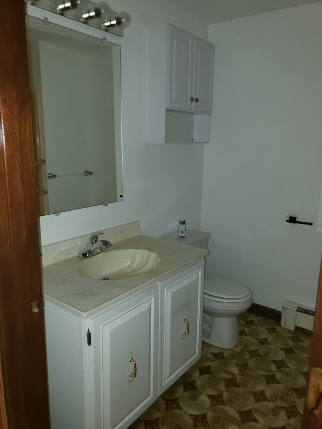 Building Photo - 3-Bedroom Ranch Rental – Year-Round, Utilities Included