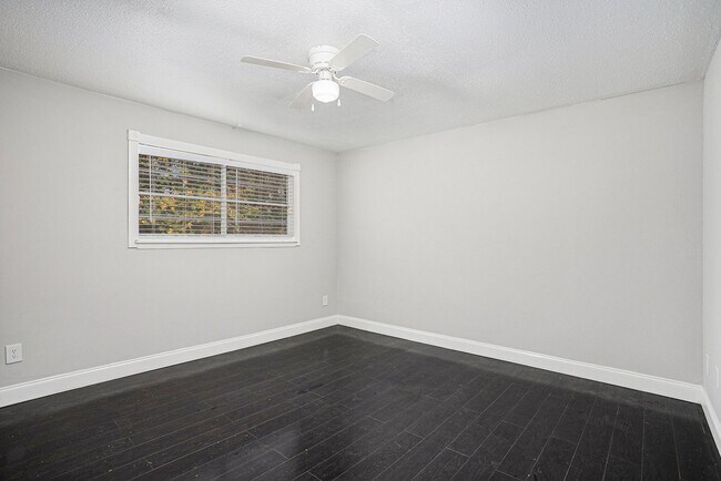 Building Photo - Must see 3BR/2.5BA Townhome In Union City!