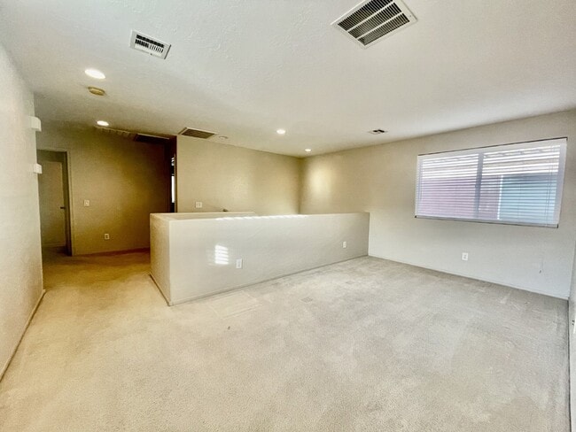 Building Photo - SPACIOUS 3 BEDROOM + LOFT | SILVERSTONE RANCH | GILCREASE ORCHARD VIEWS