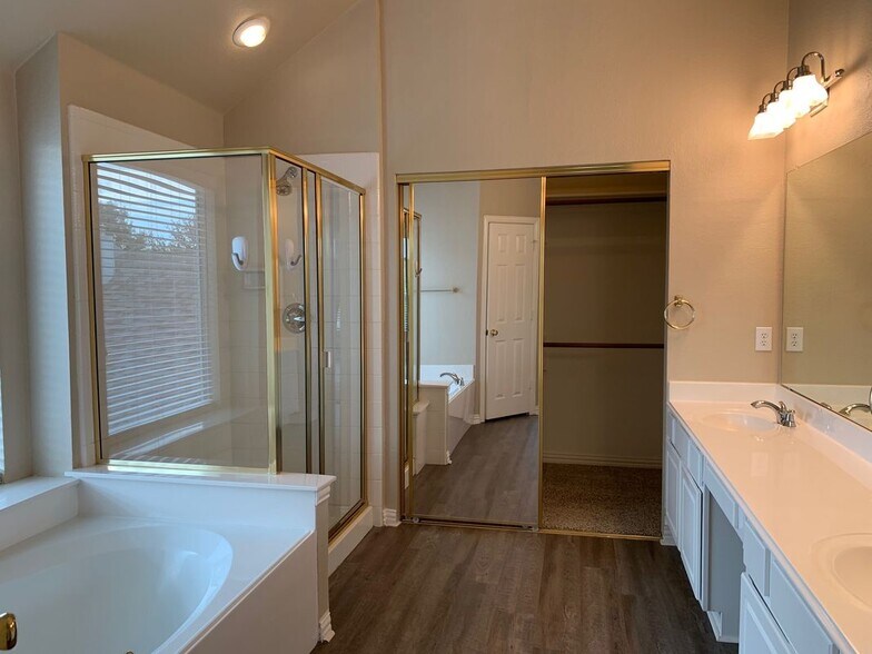 Building Photo - 2644 Dunbar Dr