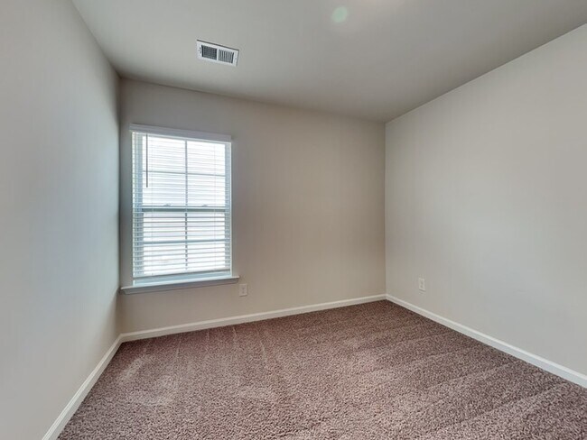 Building Photo - Coming Soon! Burnside Farms near USC, Fort...
