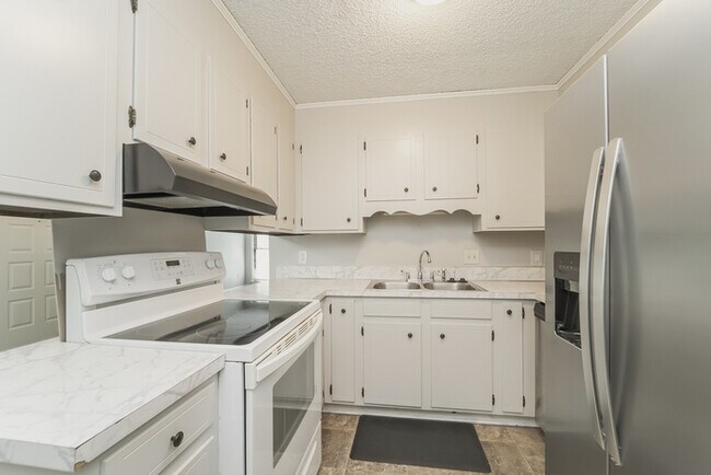 Building Photo - Charming 3 Bedroom in Bessemer City!