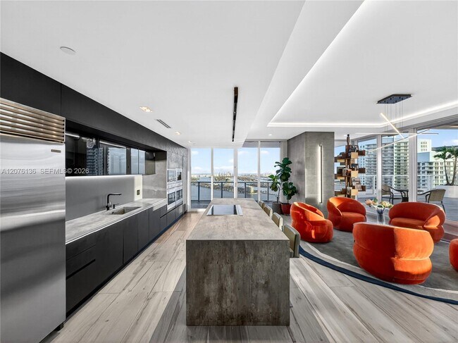 Building Photo - 2020 N Bayshore Dr