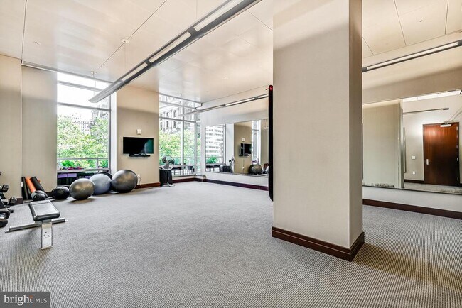 Building Photo - 1414 S Penn Square