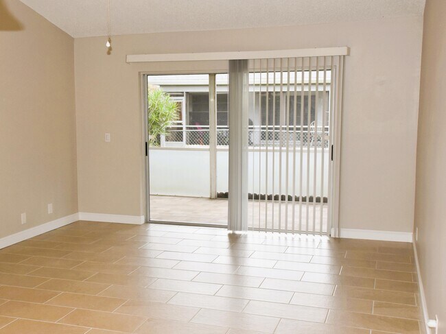 Building Photo - 163 Pinewood Ct