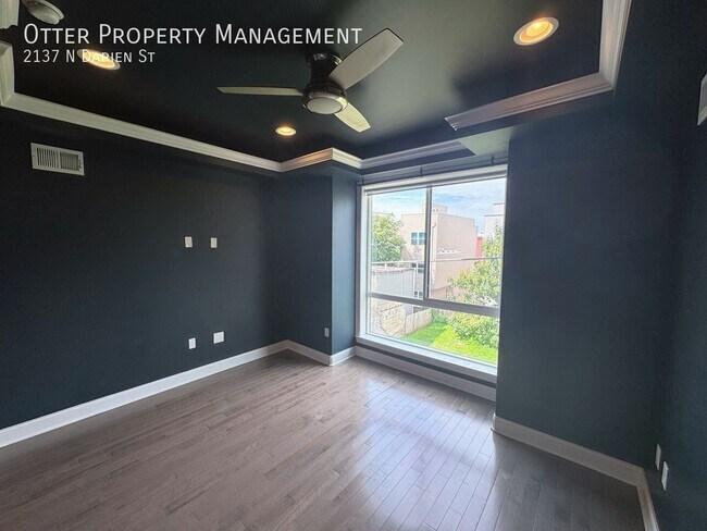 Building Photo - 2137 N Darien St