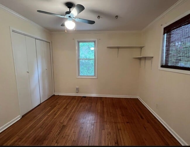 Building Photo - 2 BED 1 BATH WOODBINE COTTAGE