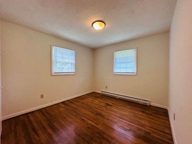 Building Photo - 1605 Lark Ln