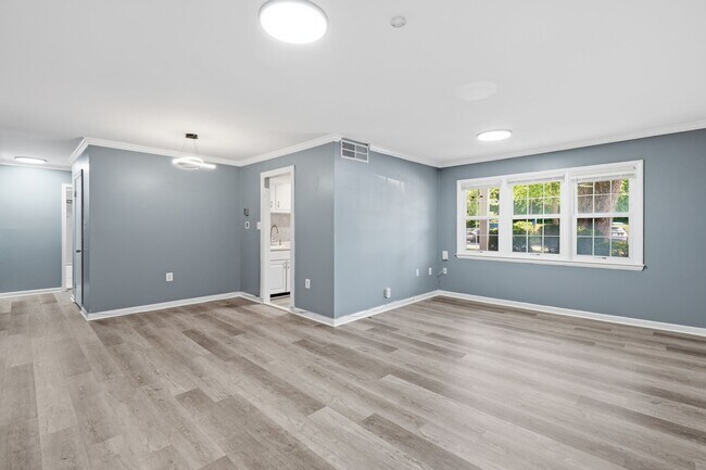 Building Photo - Discover stylish, low maintenance living in this beautifully updated two bedroom, one bathroom co...