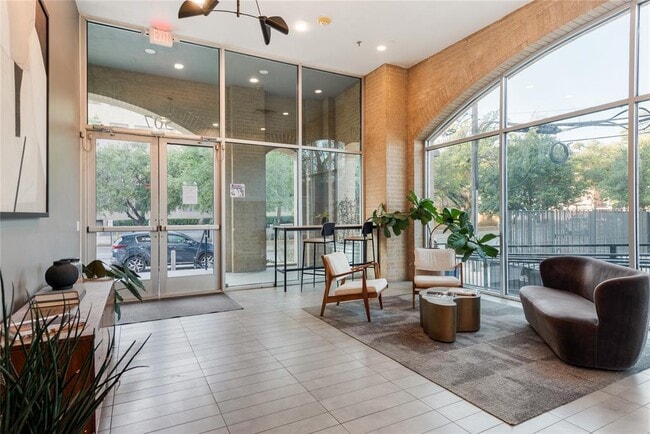 Building Photo - 507 Sabine St