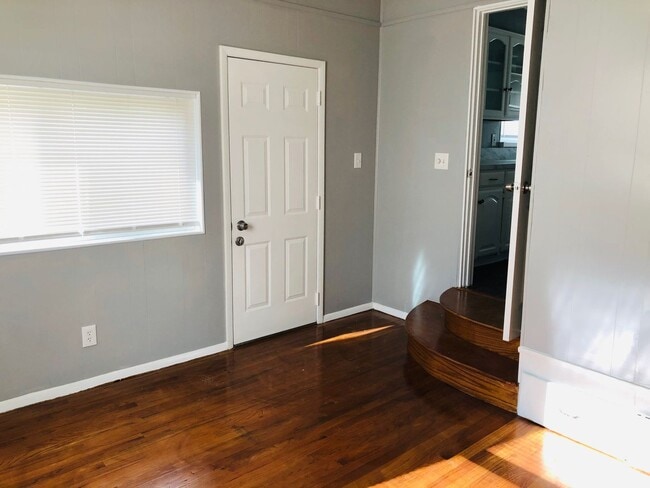 Building Photo - 1301 Greenbrier Dr