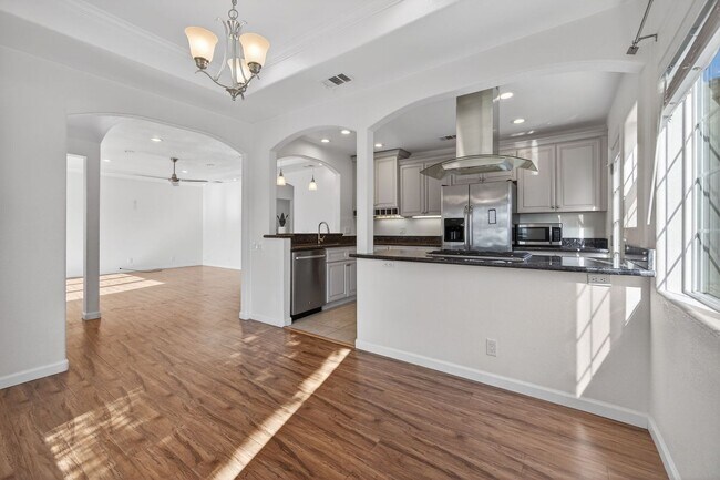 Building Photo - 2007 Poli St