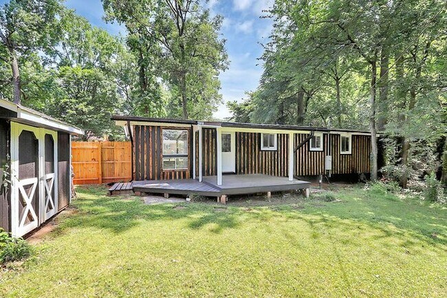 Building Photo - Beautifully Renovated 3BD/1BA Ranch in Seneca Park!