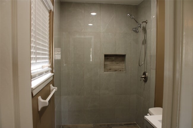 Building Photo - 8203 Wilmerdean St