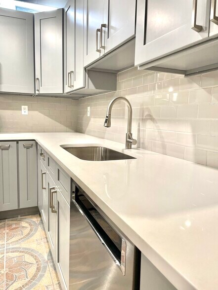Building Photo - 1305 N 22nd Ave