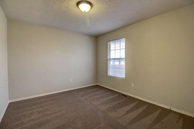 Building Photo - 1094 S Tanner Dr