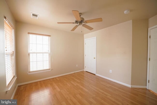 Building Photo - 303 Highland Ridge Ave