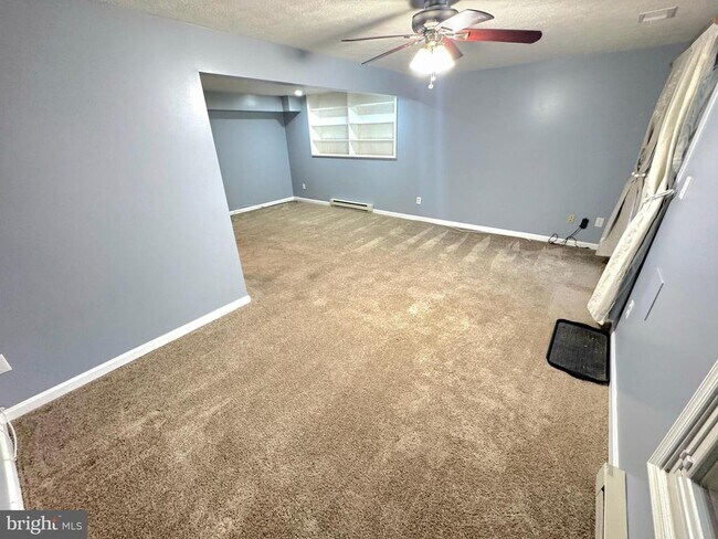 Building Photo - 2108 Commodore Ct