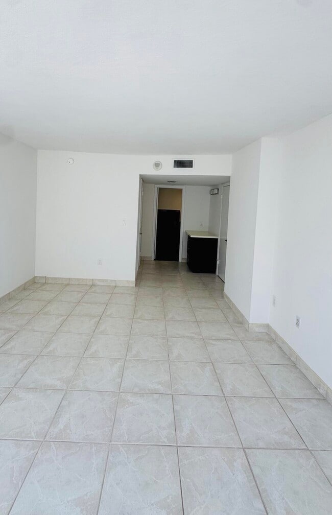 Building Photo - 3400 Galt Ocean Dr
