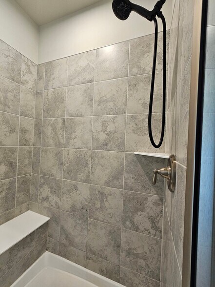 Building Photo - 1728 Blenker Dr