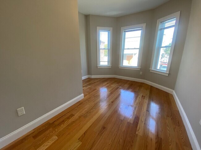 Building Photo - 17 Maywood St