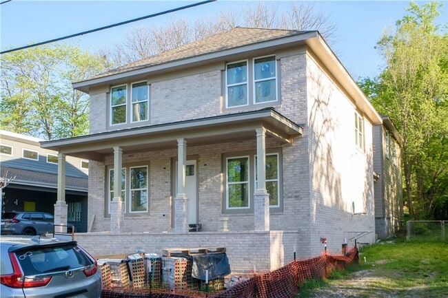 Building Photo - 18 E 4th St